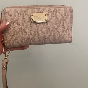 Michael Kors Wristlet/wallet beige and cream